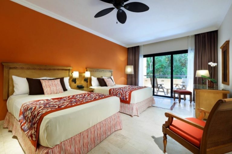 Habitación con dos camas y salida a la terraza del Grand Palladium Riviera Maya