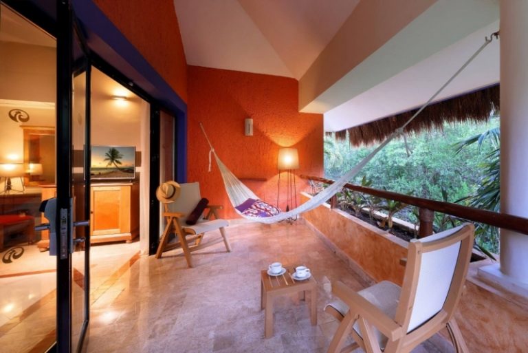 Terraza con hamaca de una suite del Grand Palladium Riviera Maya