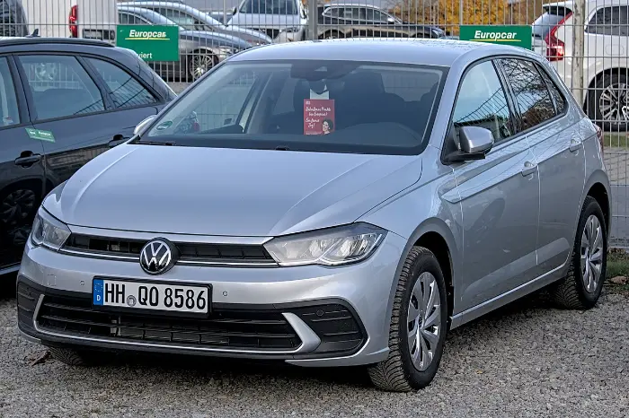 VW Polo plateado, coche de alquiler para el Fly & Drive por México