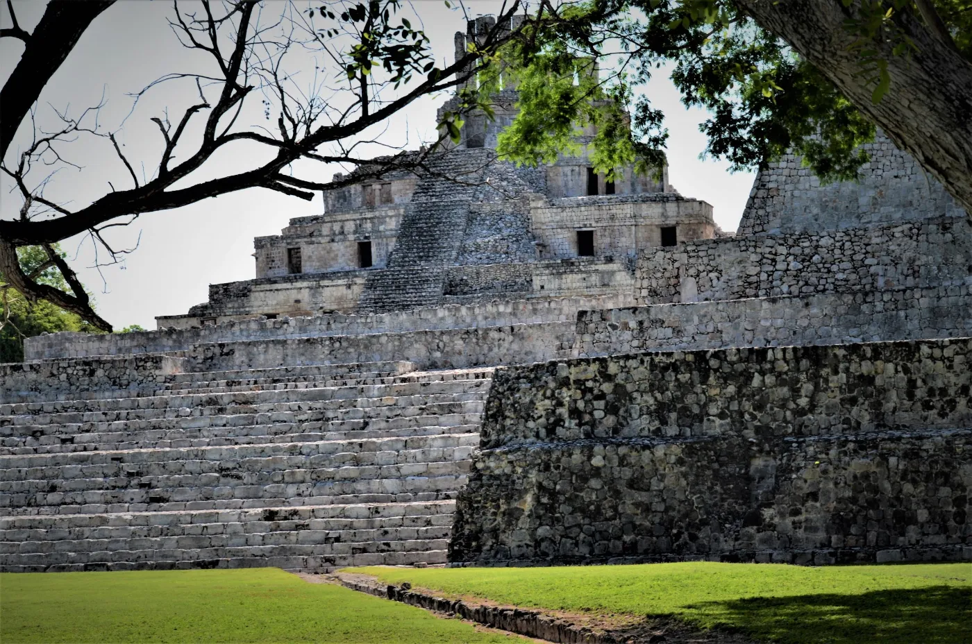 Edificio de los Cinco Pisos sobre la Gran Acrópolis de Edzná, en Campeche