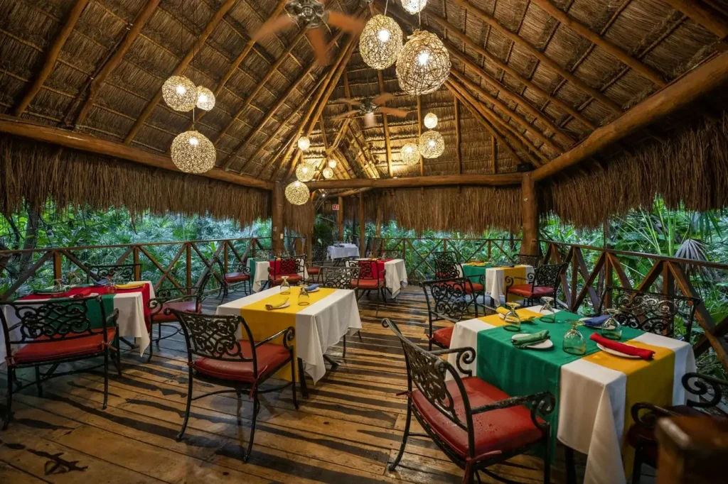 Restaurante mexicano en palapa del Viva Maya by Wyndham