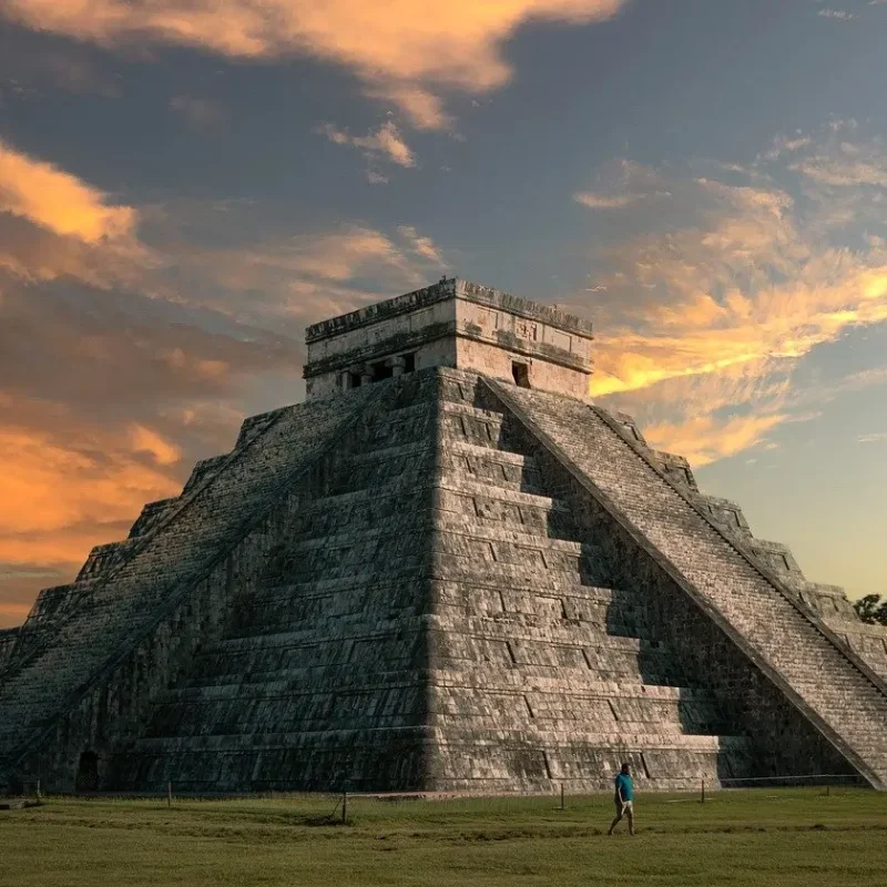 pyramid-ruins-chichen-itza-5744558